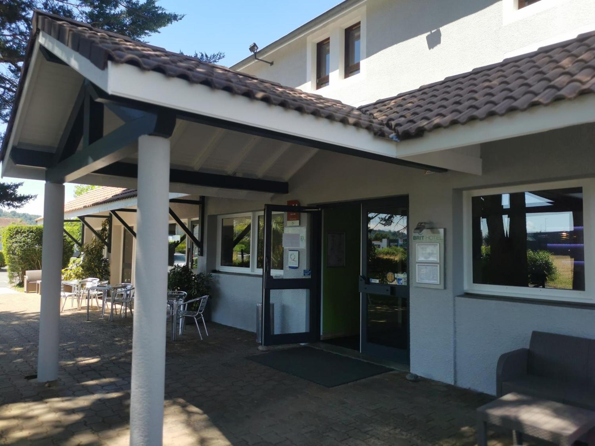 Brit Hotel Confort Pau Lons Exterior foto