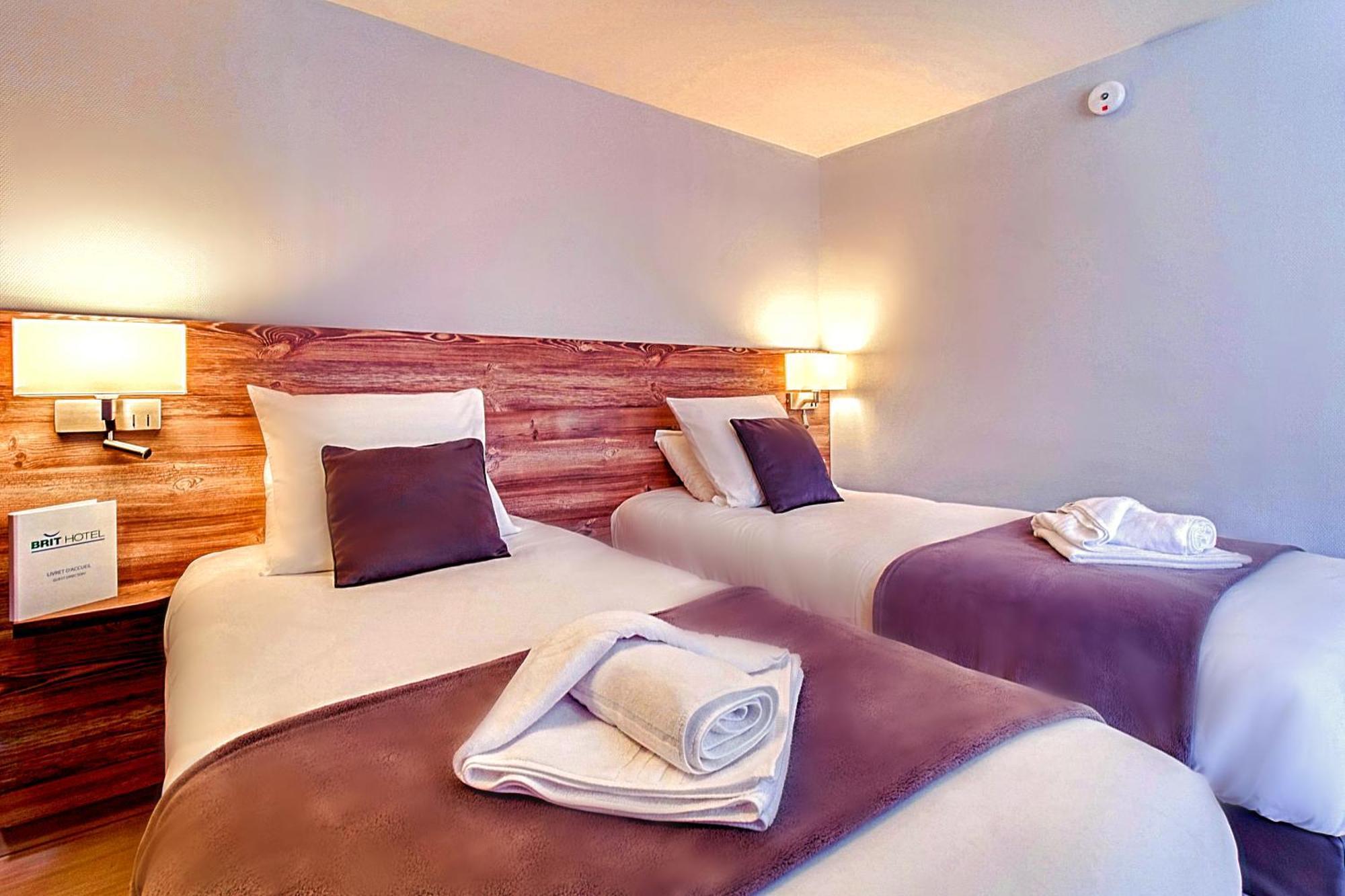 Brit Hotel Confort Pau Lons Exterior foto