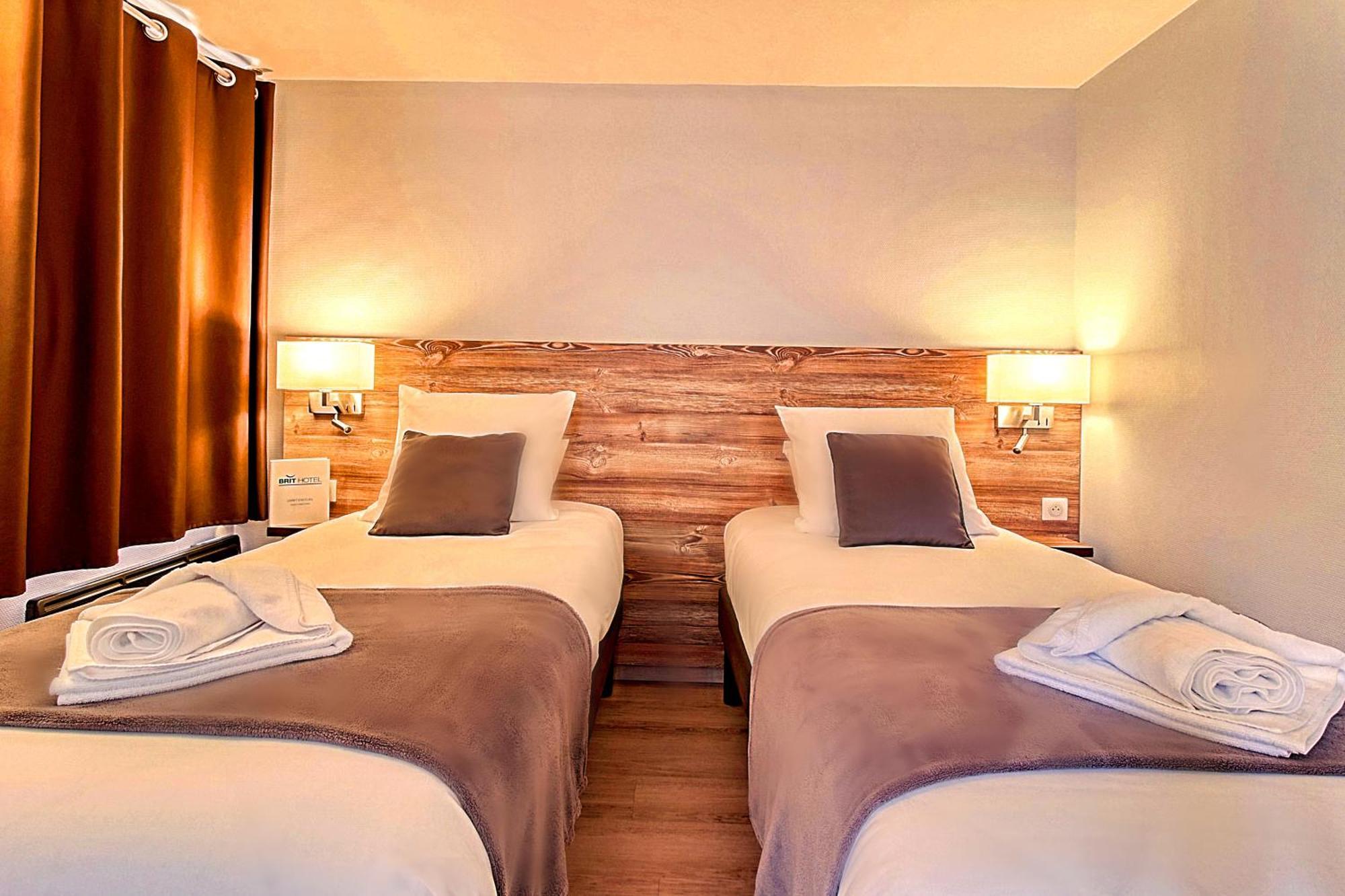Brit Hotel Confort Pau Lons Exterior foto