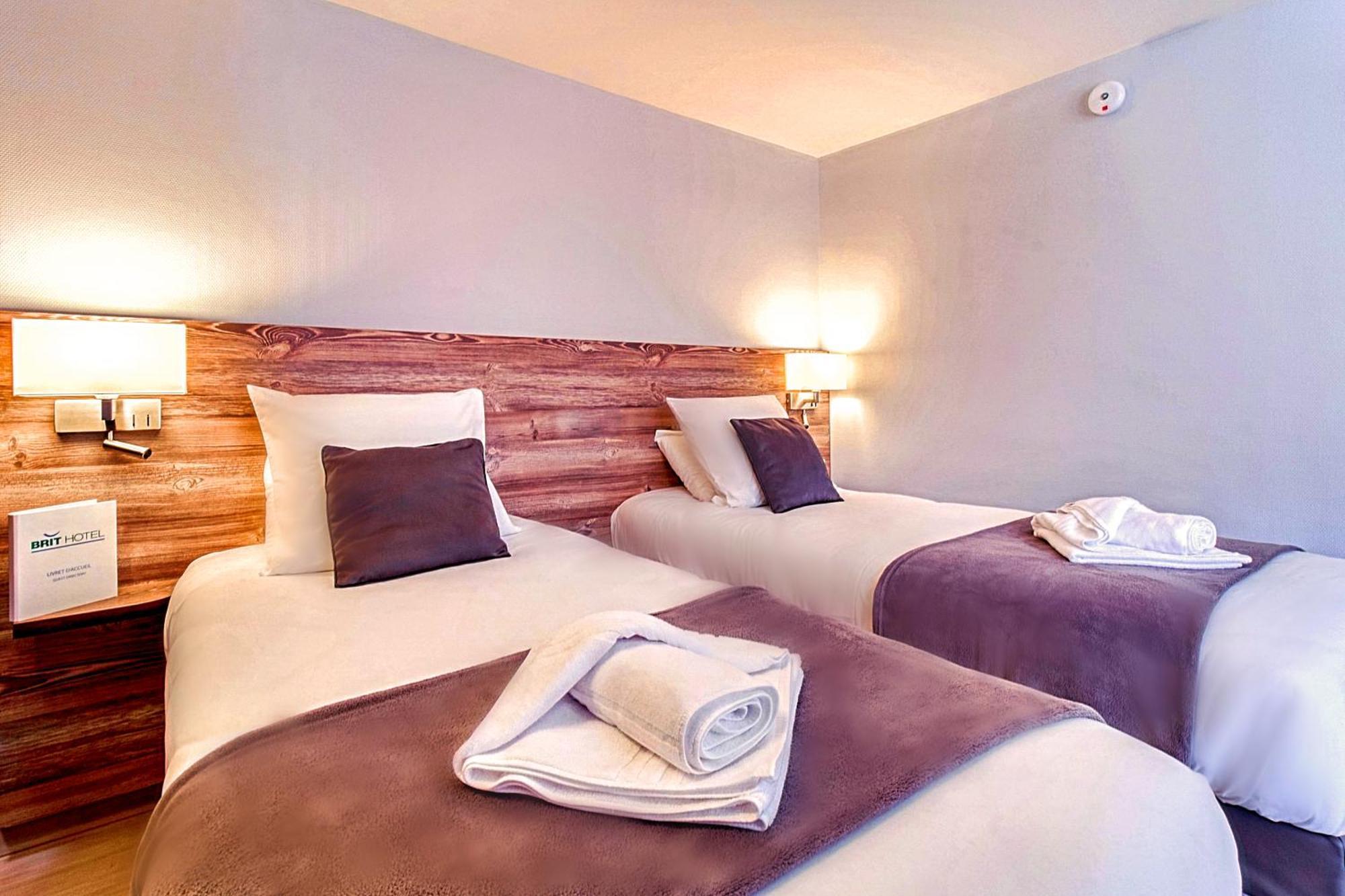 Brit Hotel Confort Pau Lons Exterior foto