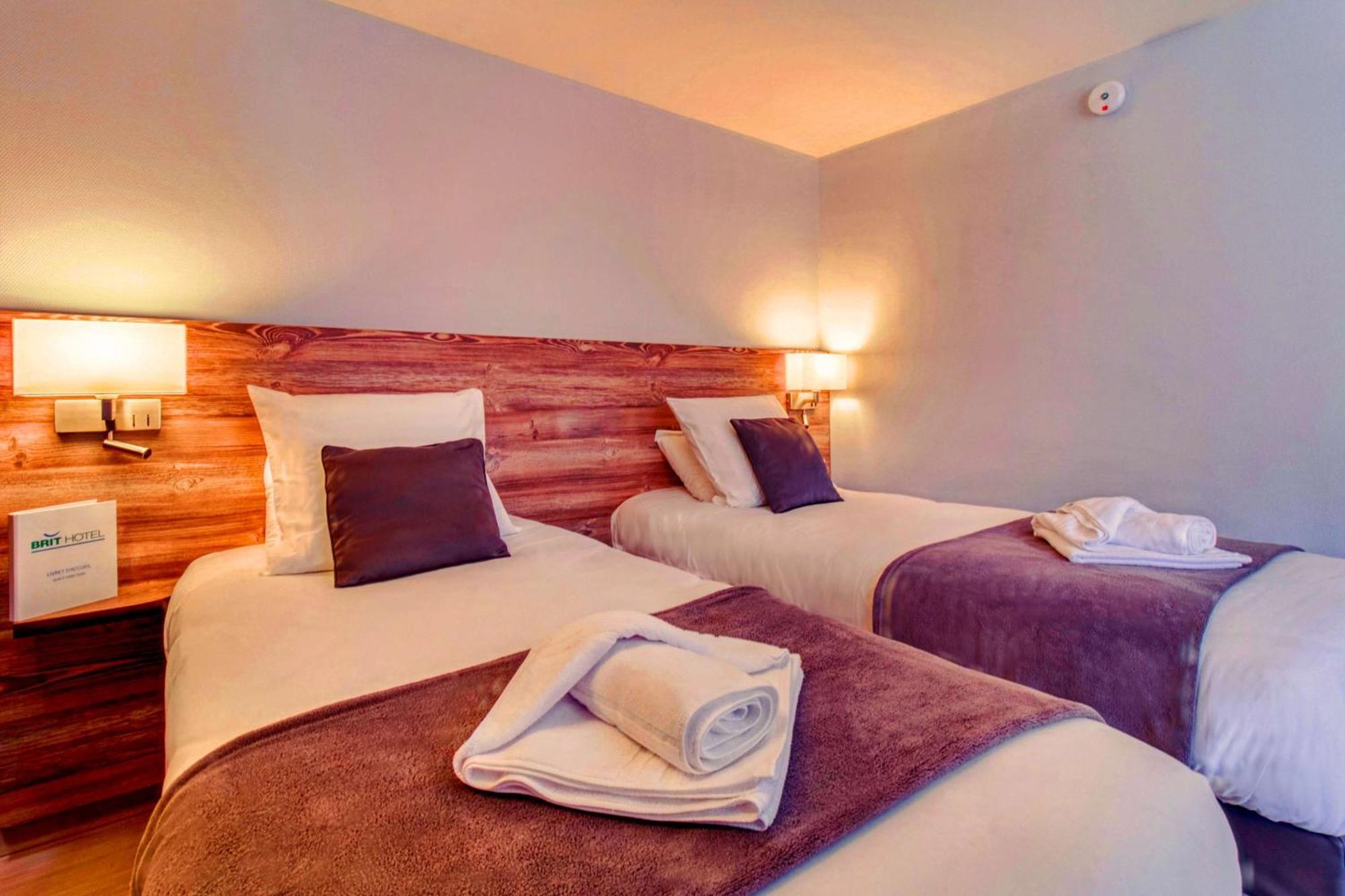 Brit Hotel Confort Pau Lons Exterior foto