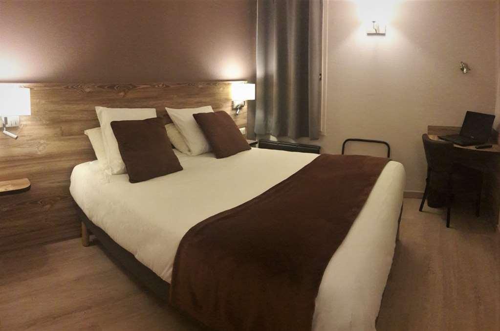 Brit Hotel Confort Pau Lons Habitación foto
