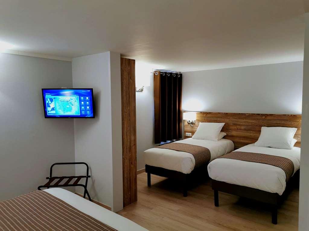 Brit Hotel Confort Pau Lons Habitación foto