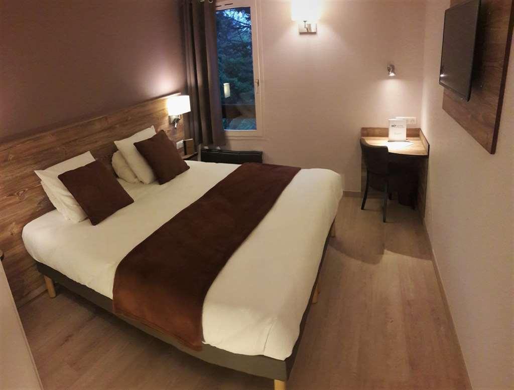 Brit Hotel Confort Pau Lons Habitación foto