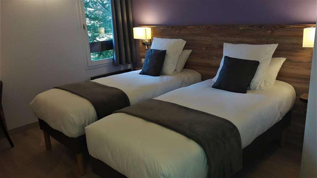 Brit Hotel Confort Pau Lons Habitación foto