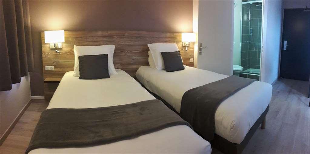 Brit Hotel Confort Pau Lons Habitación foto