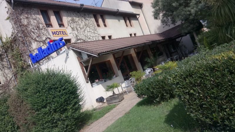 Brit Hotel Confort Pau Lons Exterior foto