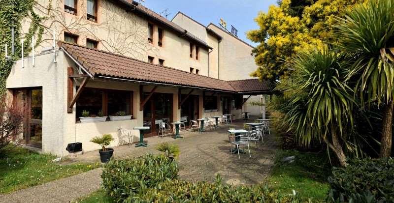 Brit Hotel Confort Pau Lons Exterior foto